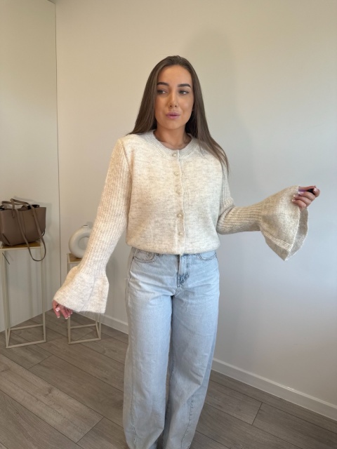 Sweter na Guziki z Rozkloszowanymi Rękawkami