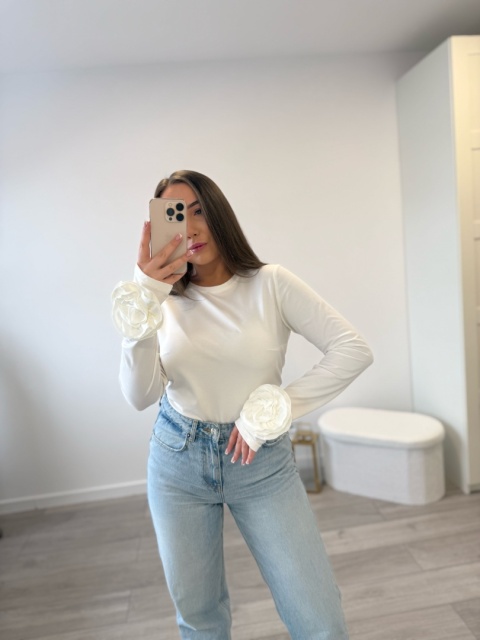 Bluzka z Kwiatem na Rękawach