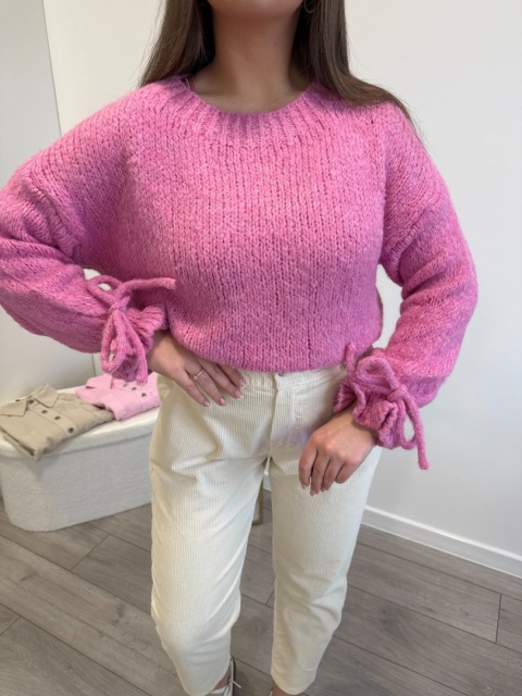 SWETER Z KOKARDKĄ RÓŻOWY