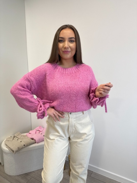 SWETER Z KOKARDKĄ RÓŻOWY